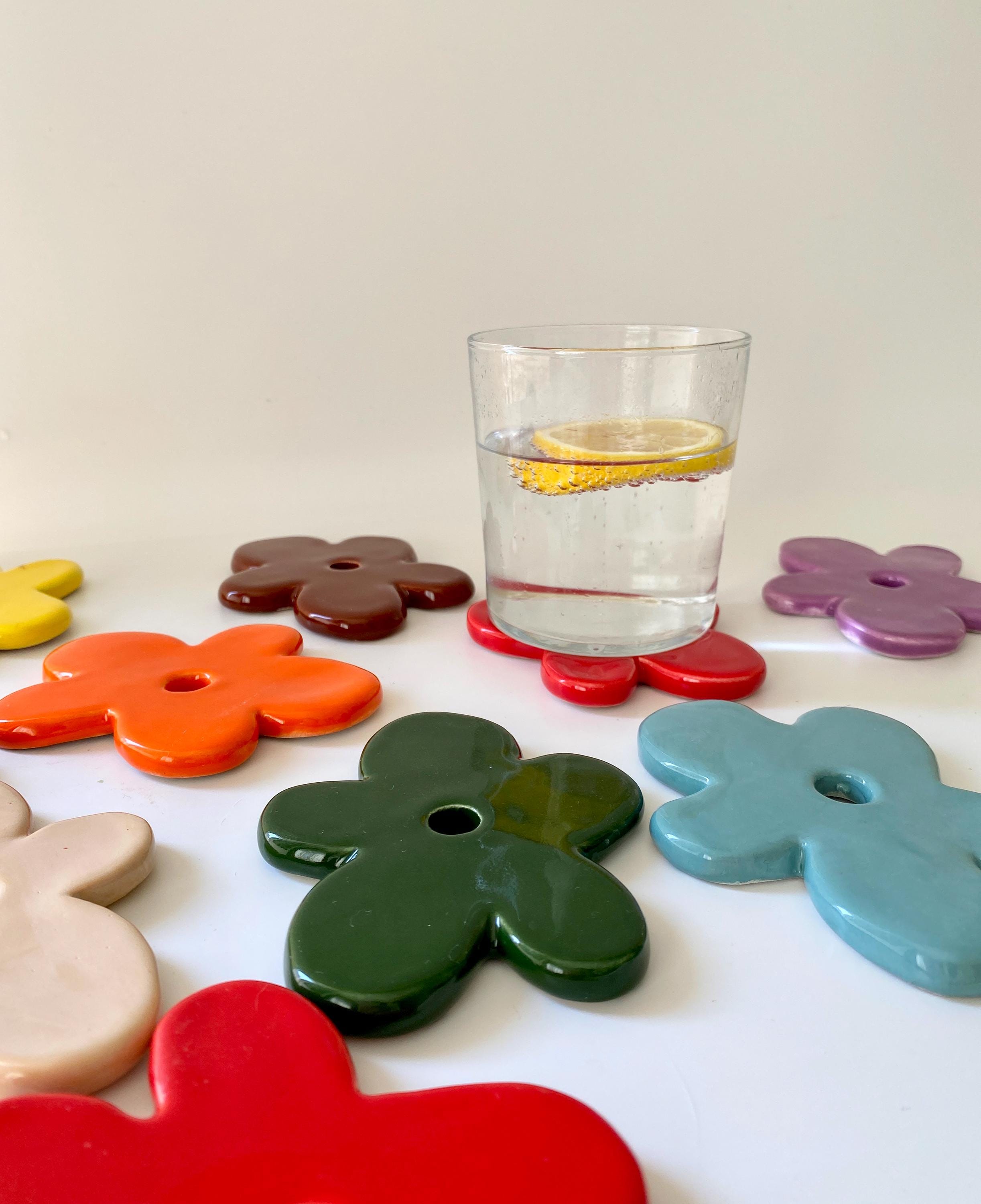 Personalized Ceramic Daisy Coaster: Colorful Floral Decor