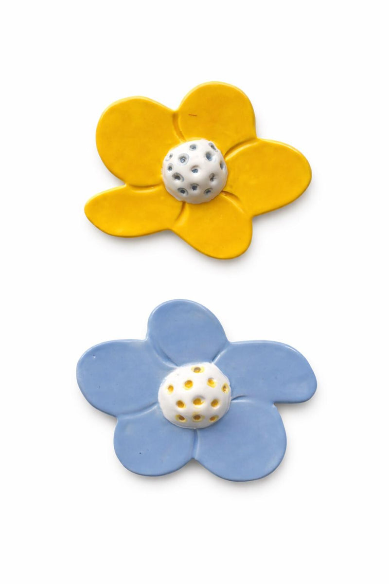 Handmade Ceramic Daisy Wall Hanging: Pastel Floral Home Decor-zoom-
