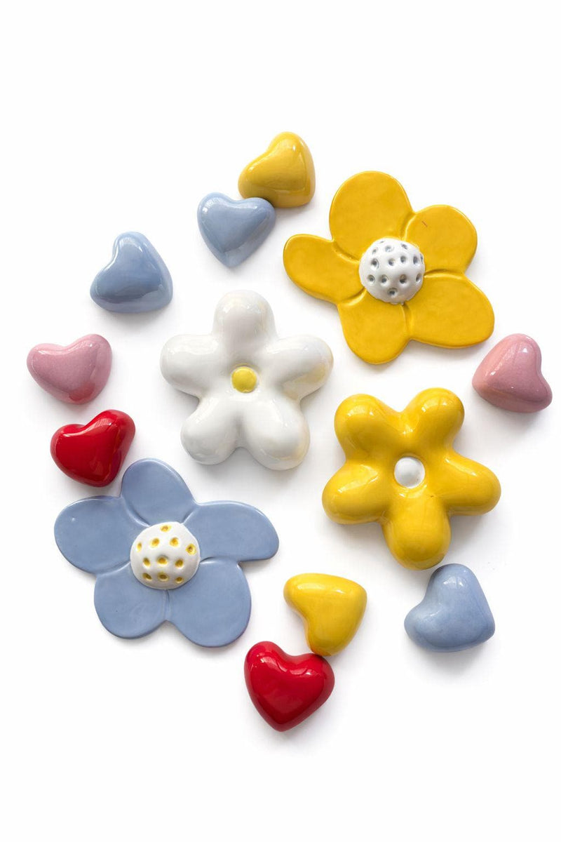 Handmade Ceramic Daisy Wall Hanging: Pastel Floral Home Decor-zoom-