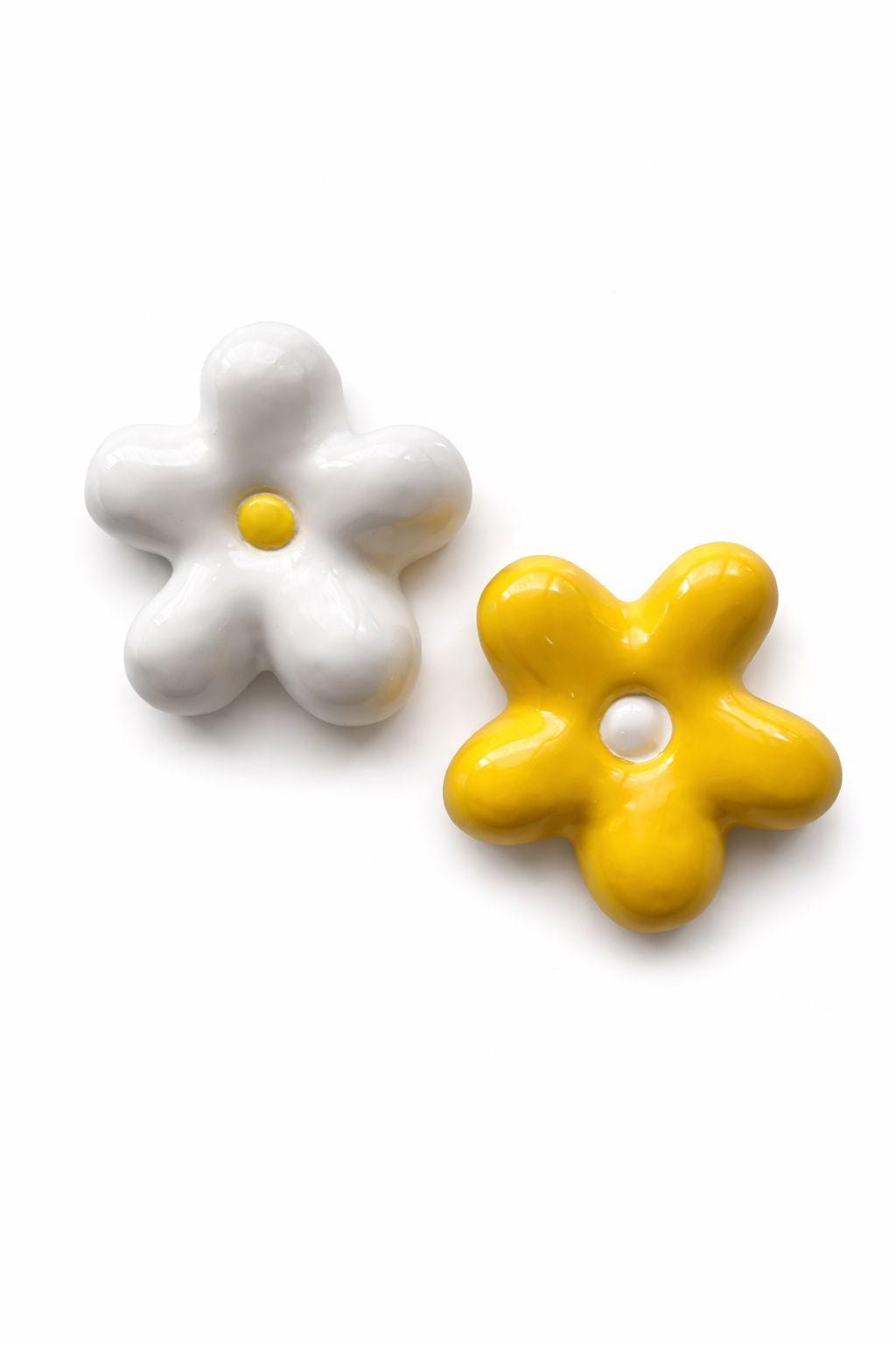 Handmade Ceramic Daisy Wall Hanging: Pastel Floral Home Decor-zoom-6