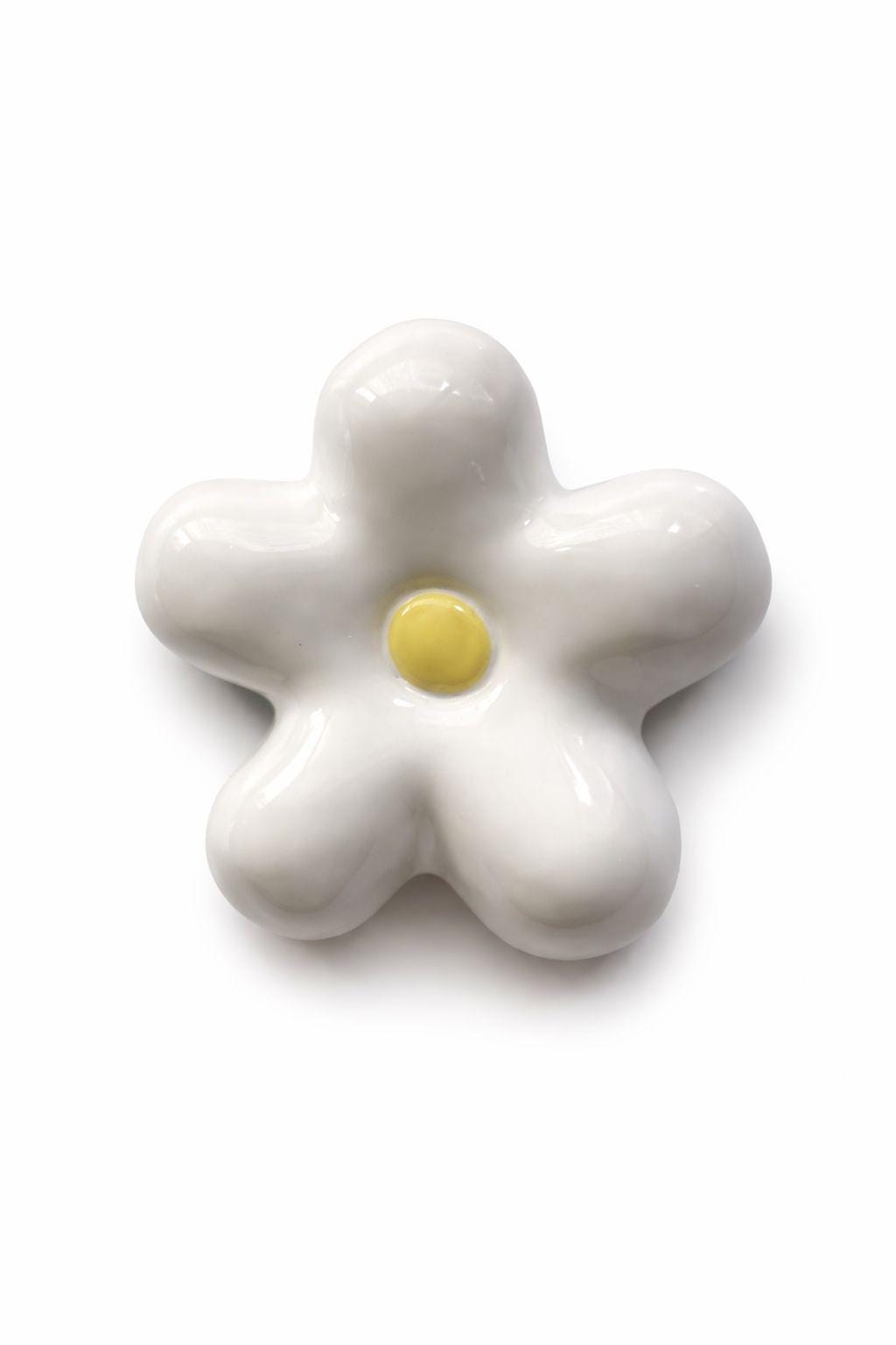 Handmade Ceramic Daisy Wall Hanging: Pastel Floral Home Decor-3