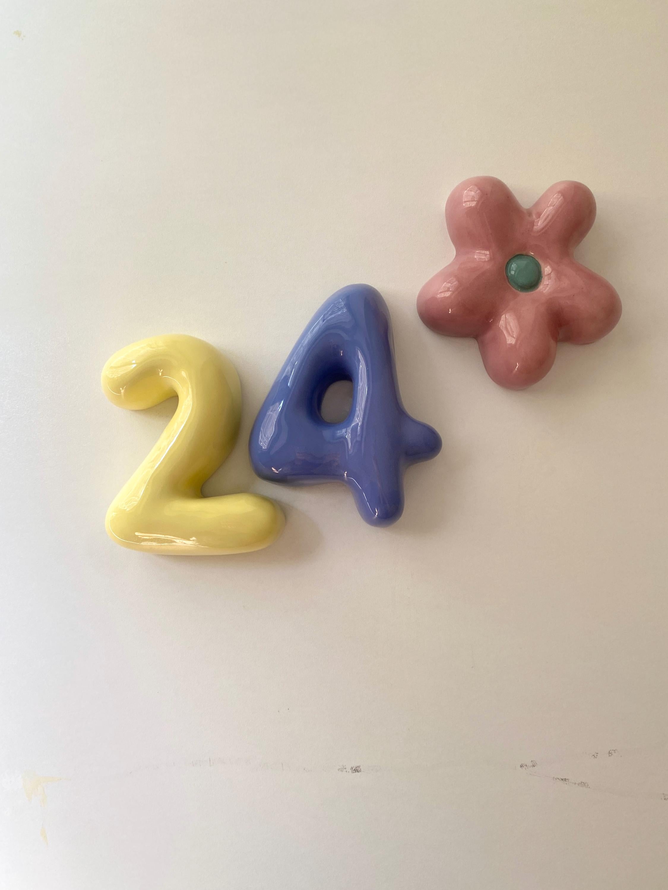 Handmade Ceramic Daisy Wall Hanging: Pastel Floral Home Decor-zoom-16